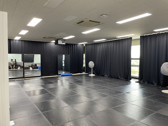 실기수업 장소인 실습실, 헬스장, 무도장