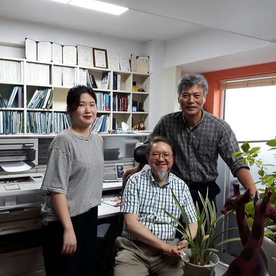 최준오교수님께서 학생들의 현장실습장을 방문한 사진들입니다.