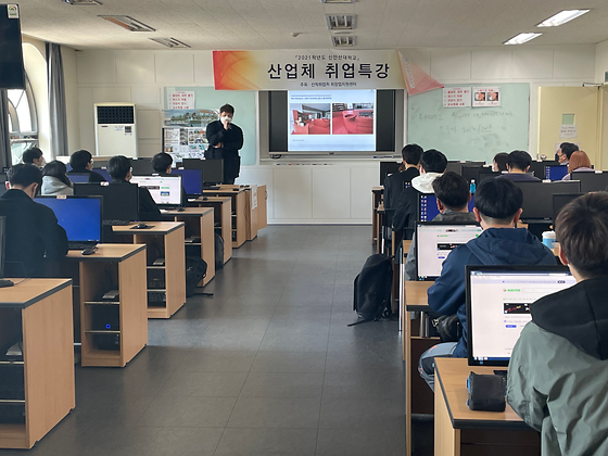 우수졸업생 취업특강 - 민웅기졸업생