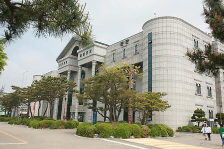 봄날의 신안산대학교와 함께하세요.  따듯한 봄날의 신안산대학교의 풍경을 소개합니다.