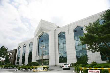 우리학교에 처음 건설된 공학관